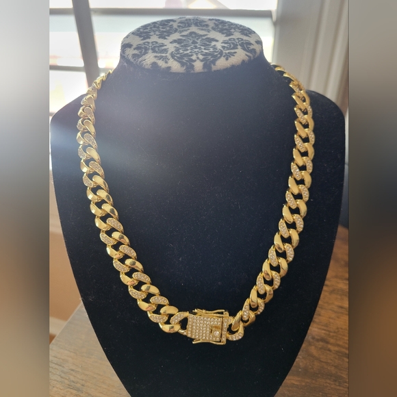 Jewelry - Italian gold plated necklace